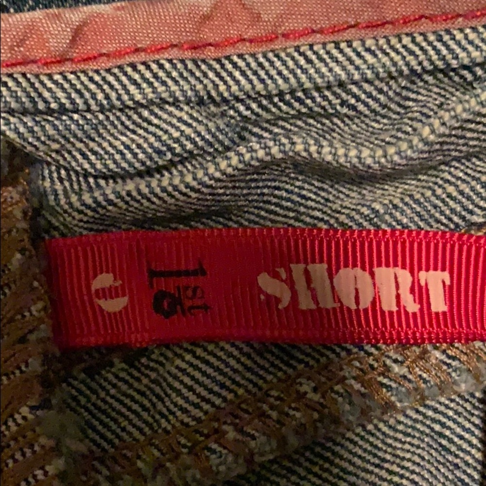 Shorts - Picture 5 of 9